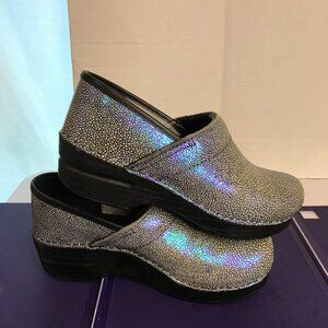 DANSKO WOMENS METALLIC BLUE CLOGS SIZE 38  7.5/8